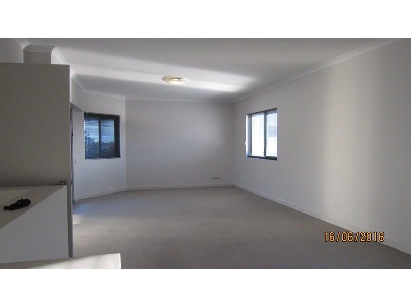 13/1 Walsh Loop, Joondalup WA 6027