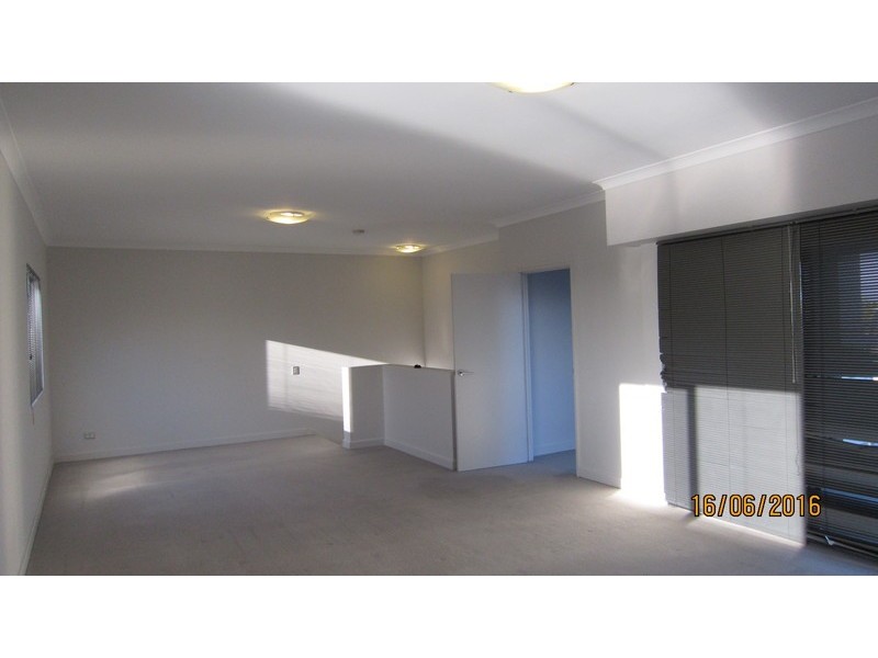 13/1 Walsh Loop, Joondalup WA 6027