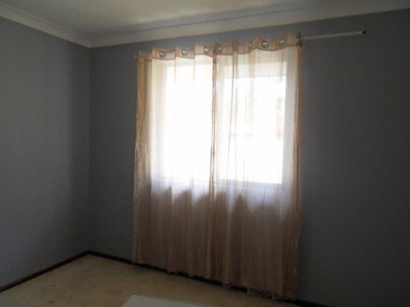 53 Ipswich Cres, Girrawheen WA 6064