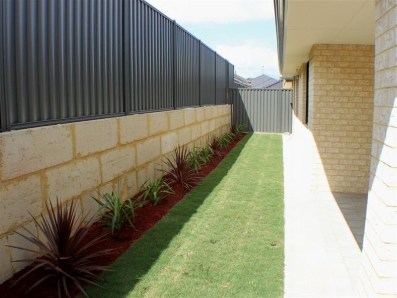 44 Alhambra Parkway, Landsdale WA 6065