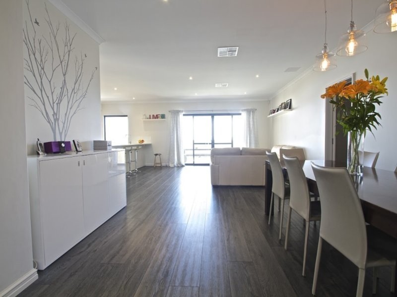 15 Bathurst Gardens, Darch WA 6065