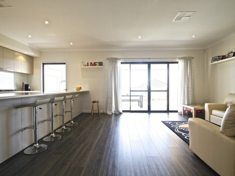 15 Bathurst Gardens, Darch WA 6065