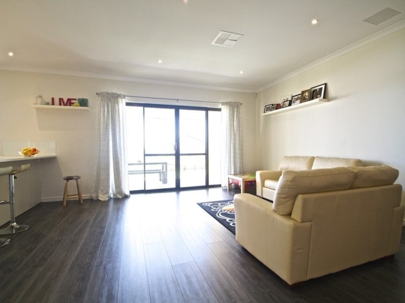 15 Bathurst Gardens, Darch WA 6065