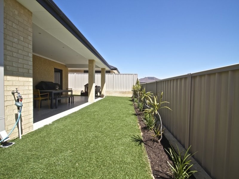 15 Bathurst Gardens, Darch WA 6065