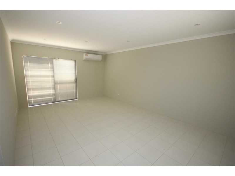 5A Esmerelda Pass, Darch WA 6065