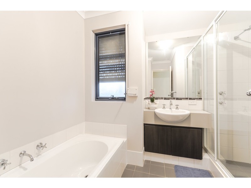 28A Hellfire Drive, Darch WA 6065