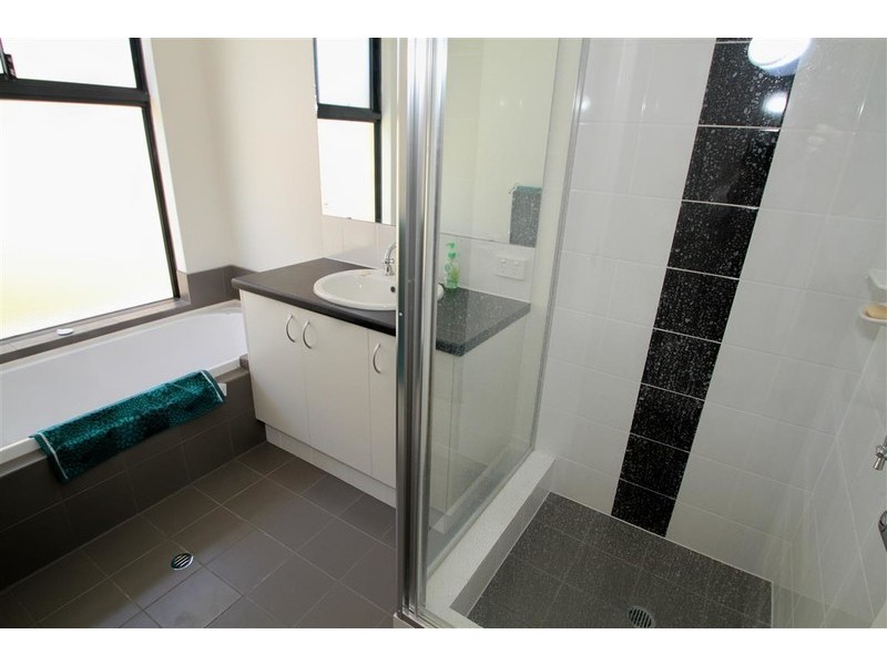 4 Merlot Way, Pearsall WA 6065