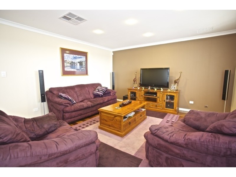 17 Bathurst Gardens, Darch WA 6065