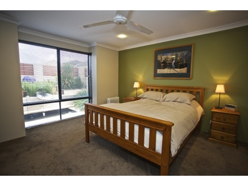 17 Bathurst Gardens, Darch WA 6065