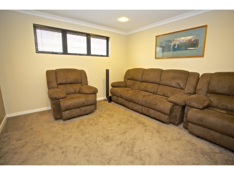 17 Bathurst Gardens, Darch WA 6065