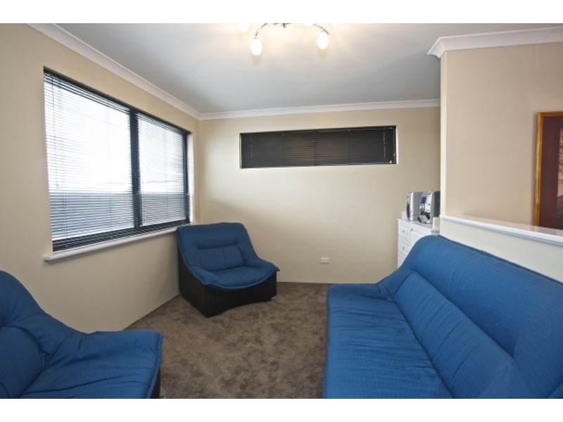 17 Bathurst Gardens, Darch WA 6065