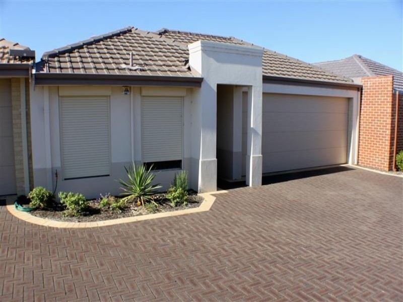 2/10 Dulegal Way, Aveley WA 6069