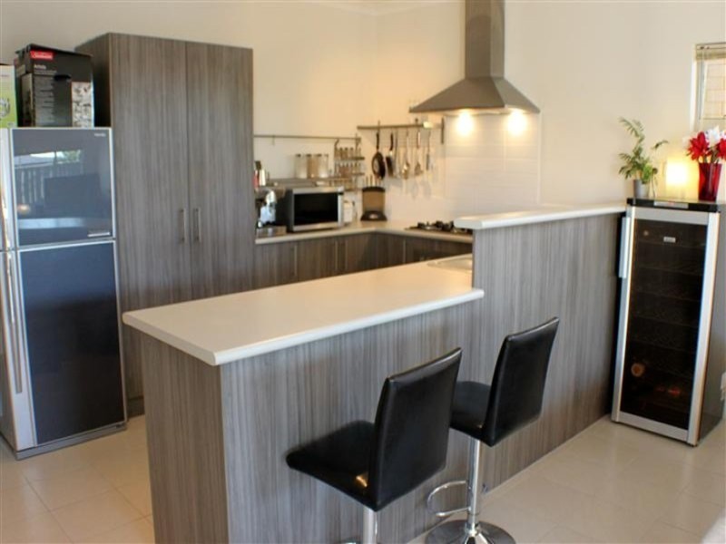 2/10 Dulegal Way, Aveley WA 6069