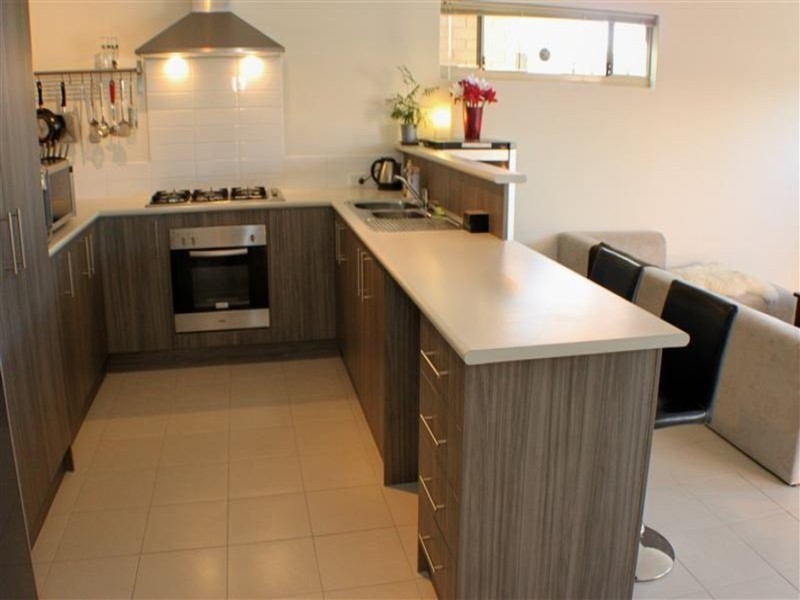 2/10 Dulegal Way, Aveley WA 6069