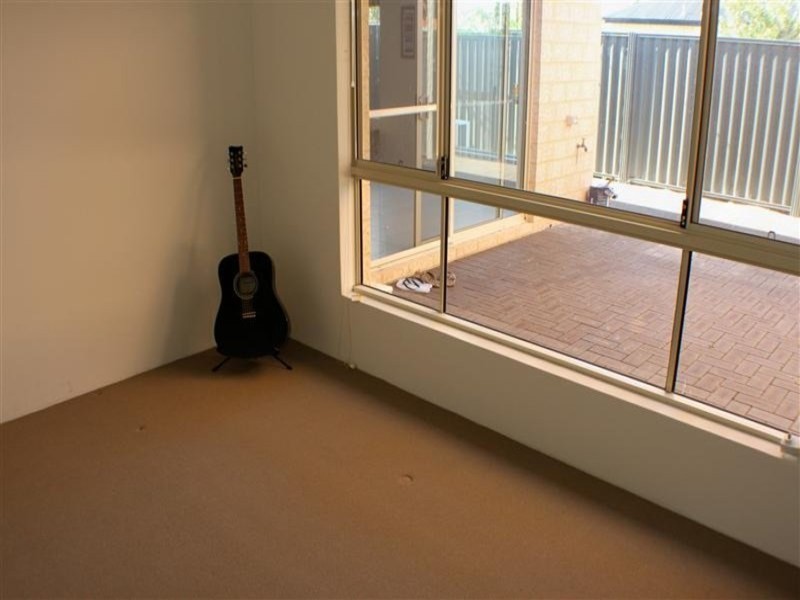 2/10 Dulegal Way, Aveley WA 6069