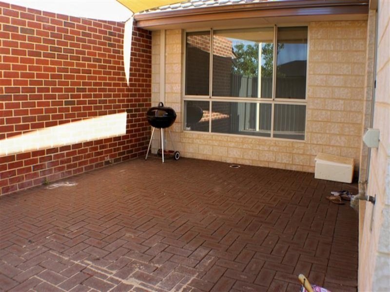 2/10 Dulegal Way, Aveley WA 6069