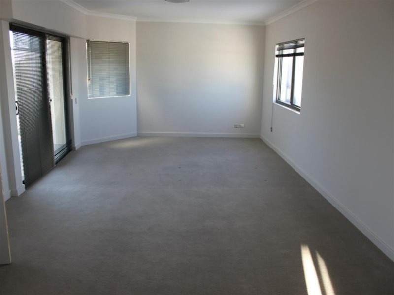 13/1 Walsh Loop, Joondalup WA 6027
