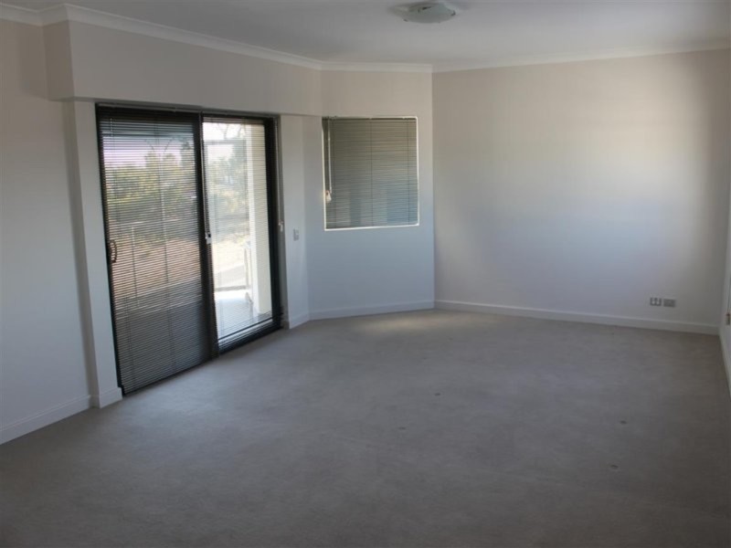 13/1 Walsh Loop, Joondalup WA 6027
