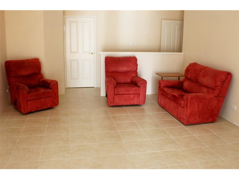 10 Kilchurn Promenade, Darch WA 6065