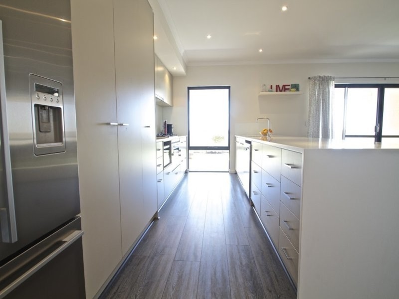 15 Bathurst Gardens, Darch WA 6065