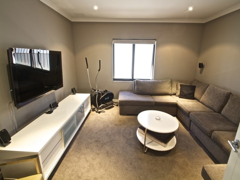 15 Bathurst Gardens, Darch WA 6065