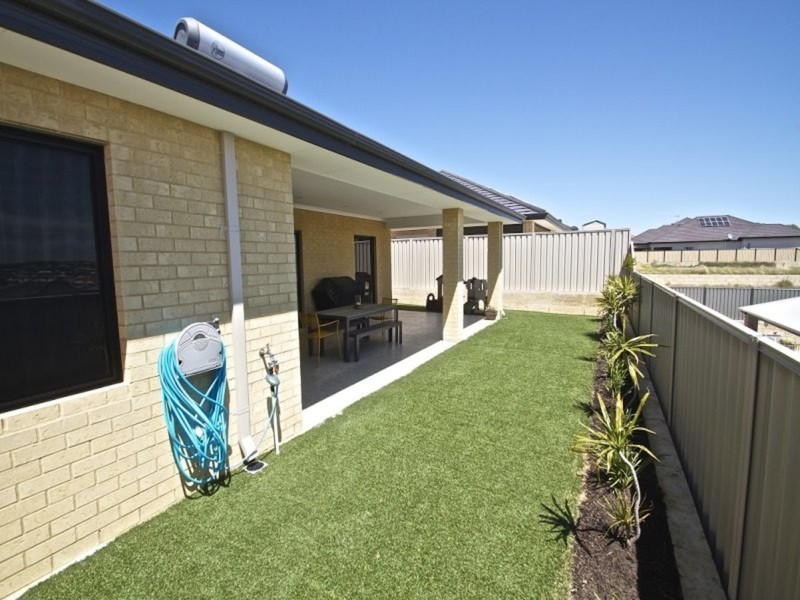 15 Bathurst Gardens, Darch WA 6065