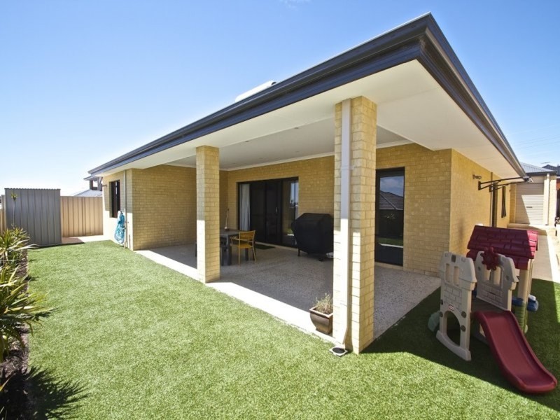 15 Bathurst Gardens, Darch WA 6065