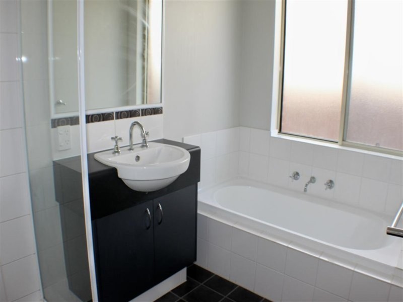 5 Winnipeg Terrace, Wanneroo WA 6065