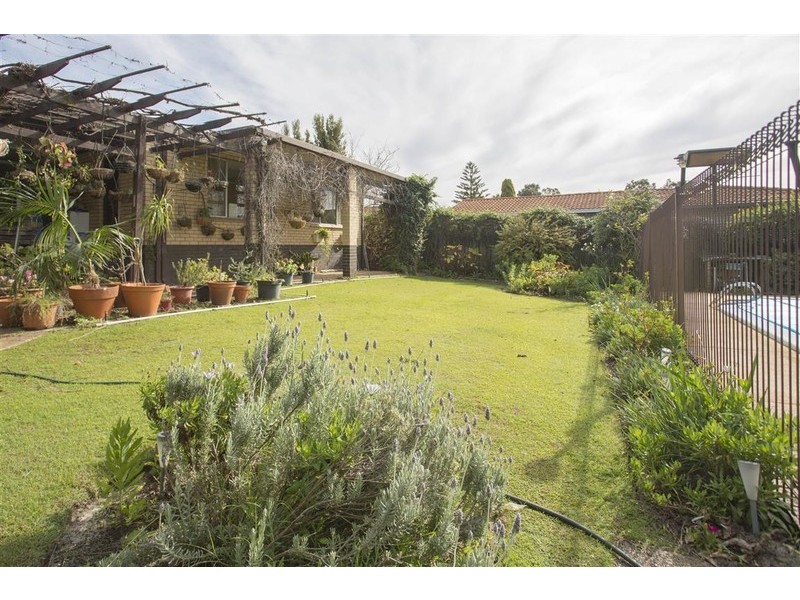 14 Chobham Way, Morley WA 6062