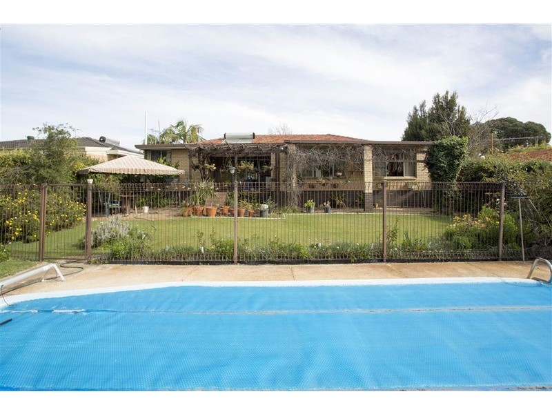 14 Chobham Way, Morley WA 6062