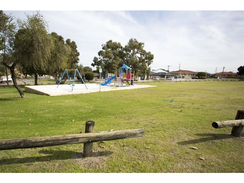 14 Chobham Way, Morley WA 6062