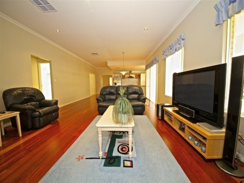 160 Kingsway, Darch WA 6065