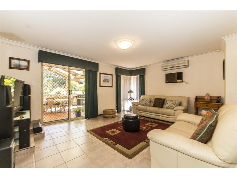 5 Danvers Close, Marangaroo WA 6064