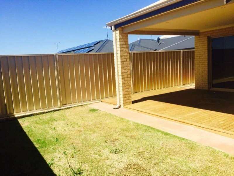 39 Bathurst Gardens, Darch WA 6065