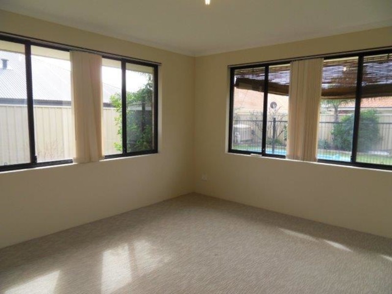 21 Evandale Road, Darch WA 6065