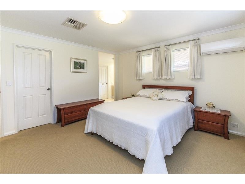 15 Sutton Way, Darch WA 6065