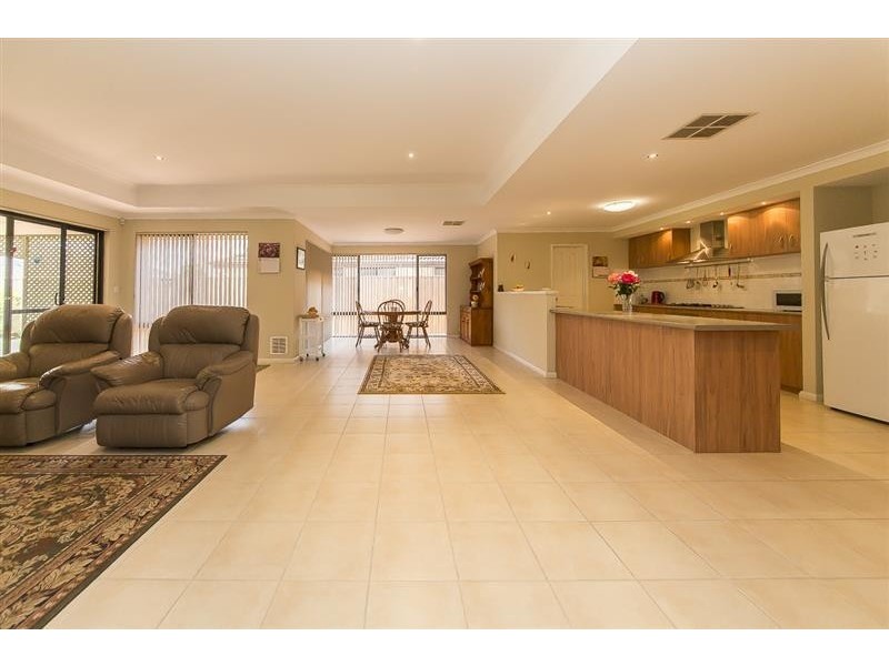 15 Sutton Way, Darch WA 6065