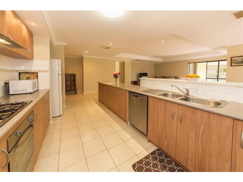 15 Sutton Way, Darch WA 6065