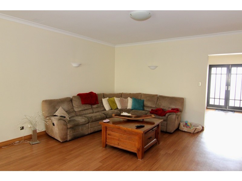 8 Kilchurn Promenade, Darch WA 6065