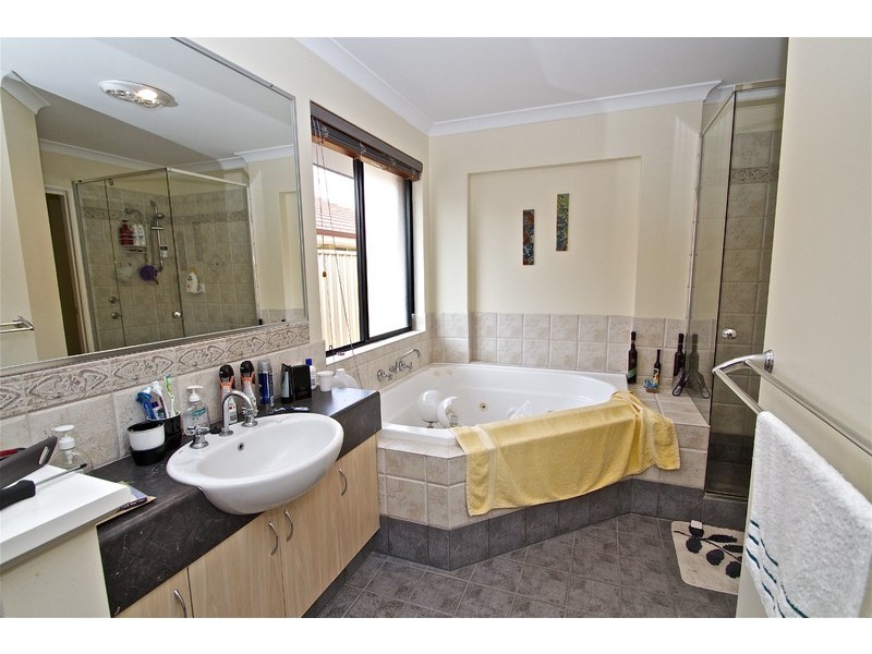 8 Kilchurn Promenade, Darch WA 6065