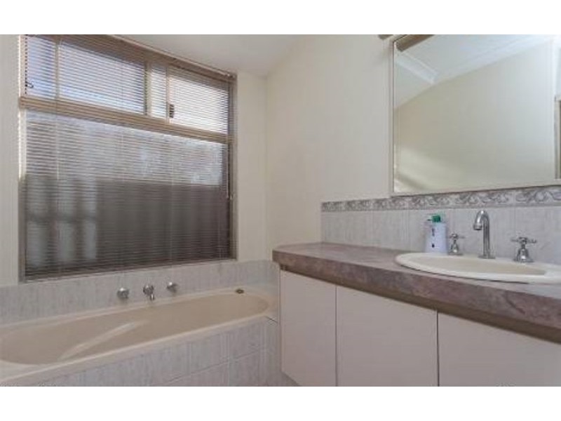 11 Heathfield Drive, Landsdale WA 6065