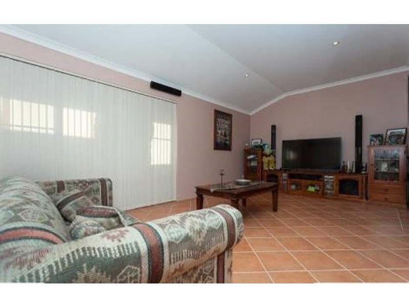 11 Heathfield Drive, Landsdale WA 6065