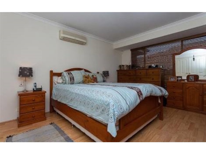 11 Heathfield Drive, Landsdale WA 6065