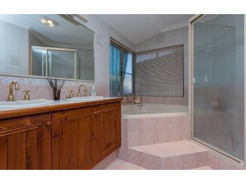 11 Heathfield Drive, Landsdale WA 6065