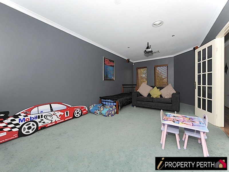 332 Kingsway, Landsdale WA 6065