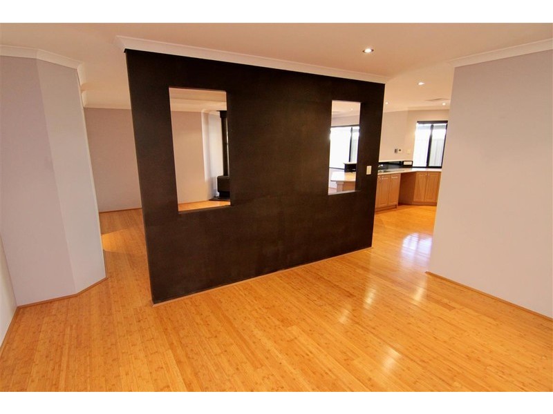 4 Hillsdale Rise, Darch WA 6065