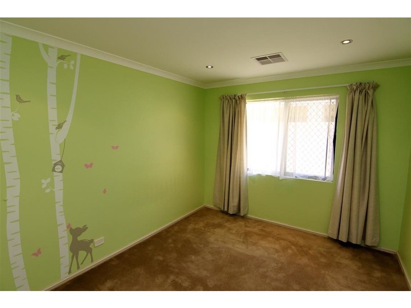 4 Hillsdale Rise, Darch WA 6065