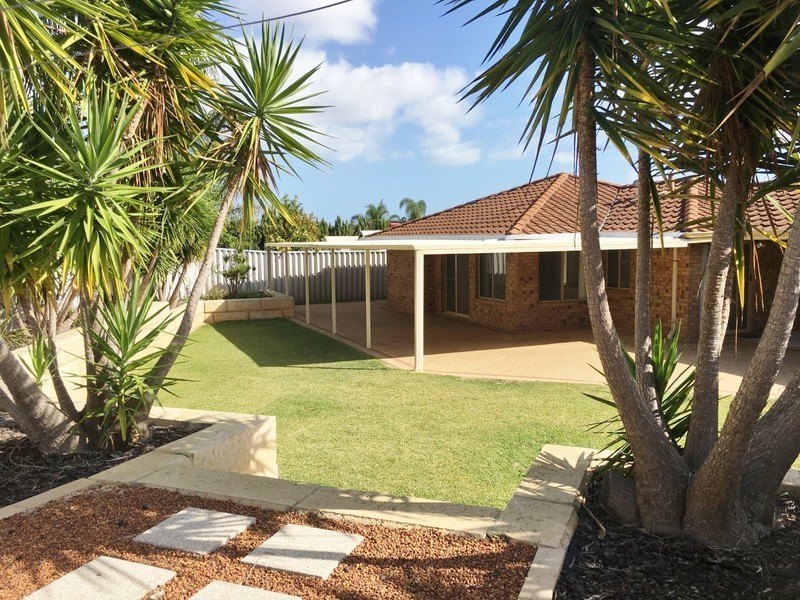 14 Kearney Mews, Marangaroo WA 6064