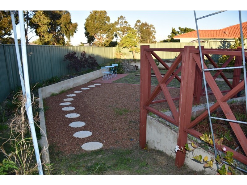 9 Mistletoe Drive, Banksia Grove WA 6031