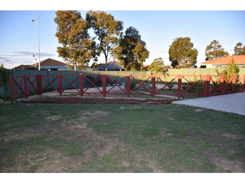 9 Mistletoe Drive, Banksia Grove WA 6031